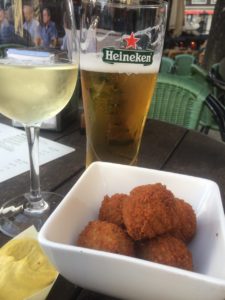 Bitterballen with Heineken beer